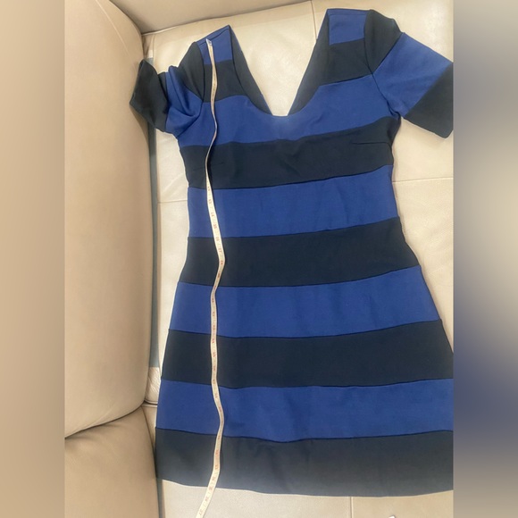 Lovely FOREVER NEW Bandage dress with back gold zip detailing - Picture 4 of 6